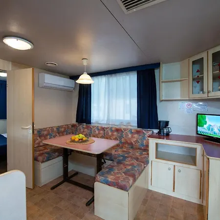 Village Punta Navaccia 3* 투오로술트라시메노