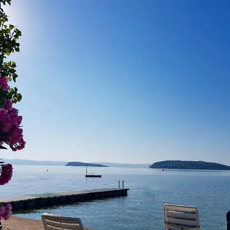 Village Punta Navaccia Кемпинг Туоро-суль-Тразимено