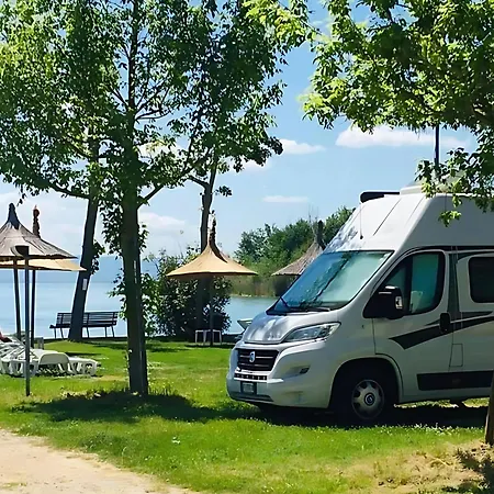Village Punta Navaccia キャンプ場 トゥオーロ・スル・トラジメーノ