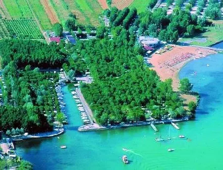 Village Punta Navaccia 3* Туоро-суль-Тразимено